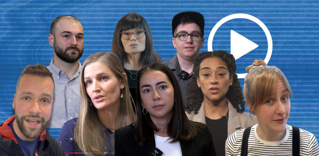 Un collage de huit adultes aux expressions variées devant un fond bleu sur lequel figure un grand bouton de lecture blanc.